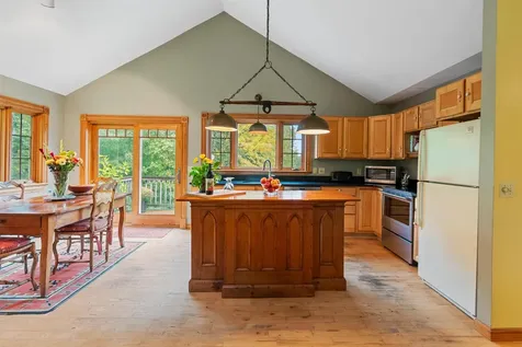 31 Lovers Lane Grand Isle VT 05458