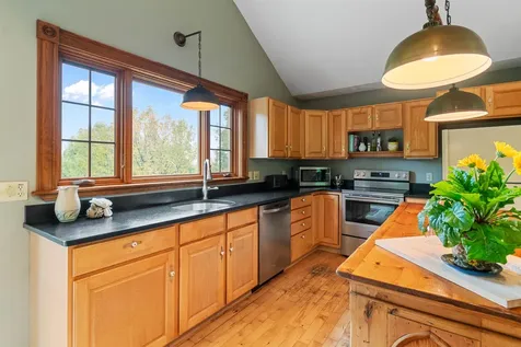 31 Lovers Lane Grand Isle VT 05458