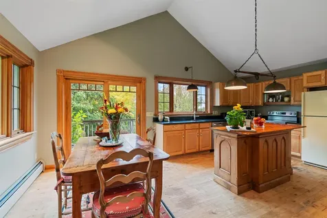 31 Lovers Lane Grand Isle VT 05458