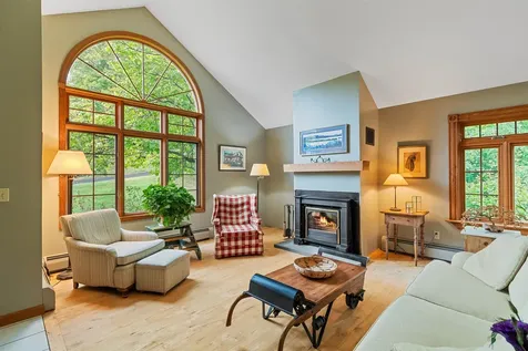 31 Lovers Lane Grand Isle VT 05458