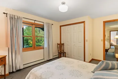 31 Lovers Lane Grand Isle VT 05458