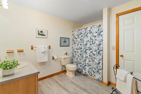 31 Lovers Lane Grand Isle VT 05458