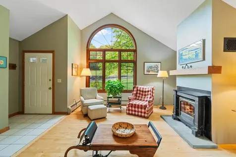 31 Lovers Lane Grand Isle VT 05458