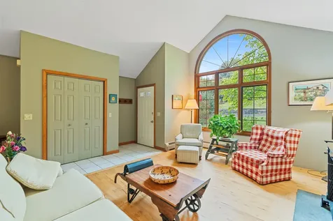 31 Lovers Lane Grand Isle VT 05458