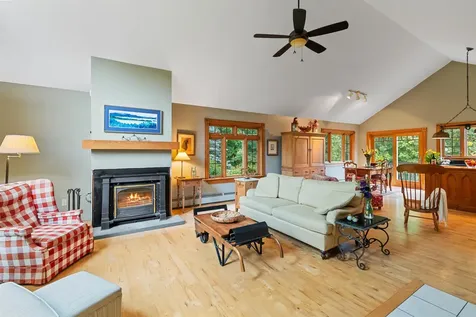 31 Lovers Lane Grand Isle VT 05458