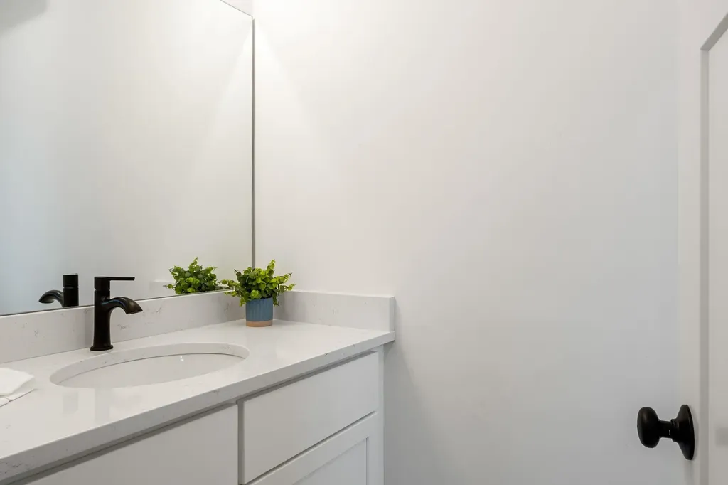 67 Groton Road Nashua NH 03062