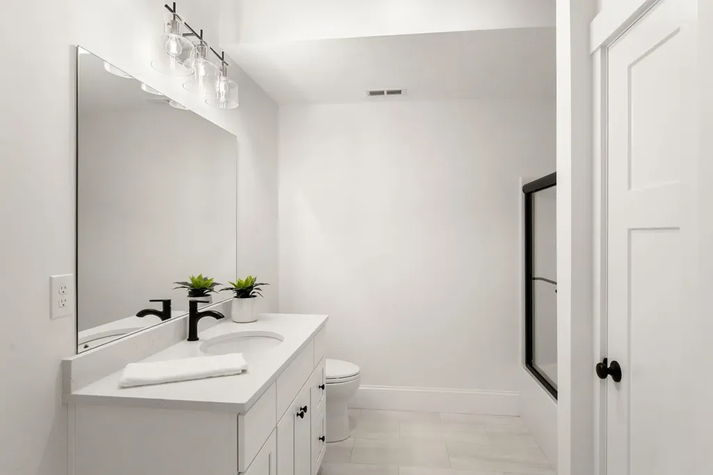 67 Groton Road Nashua NH 03062