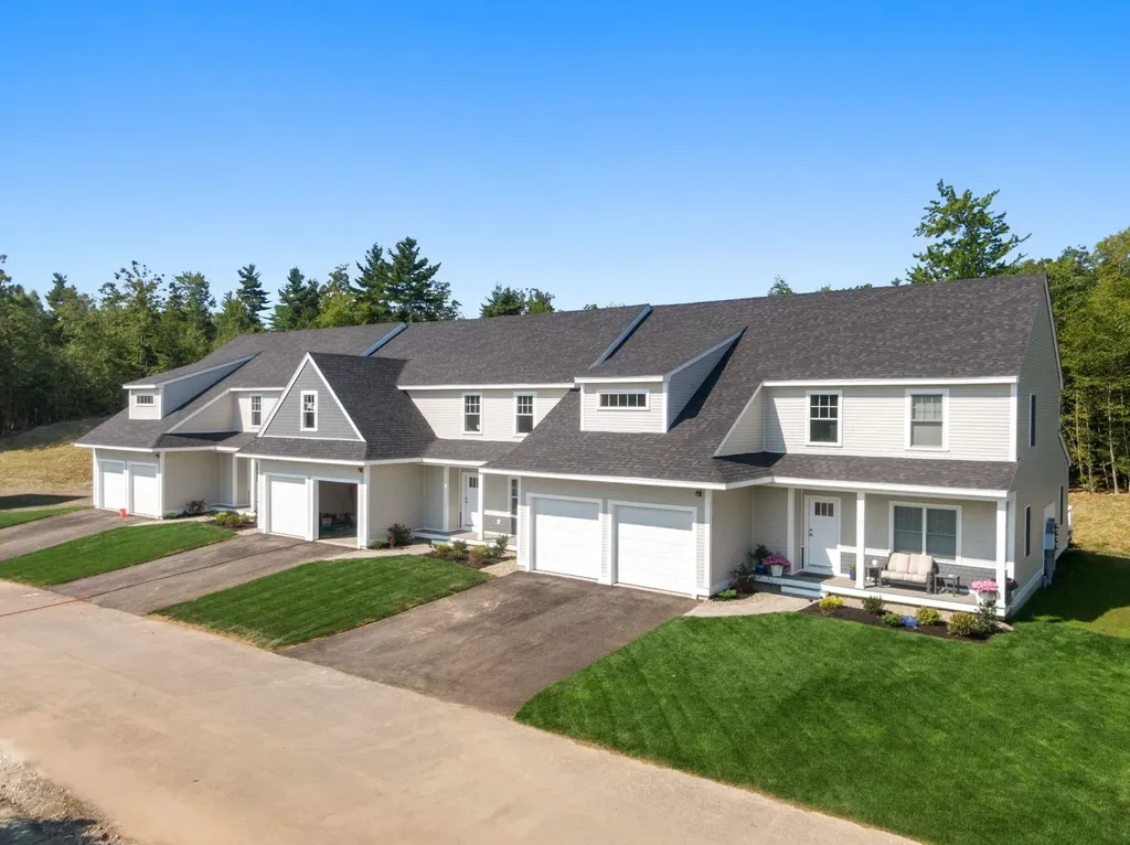 21 Brightstone Way Sandown NH 03873