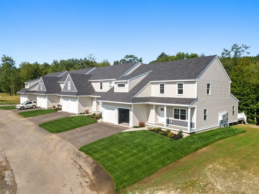 21 Brightstone Way Sandown NH 03873