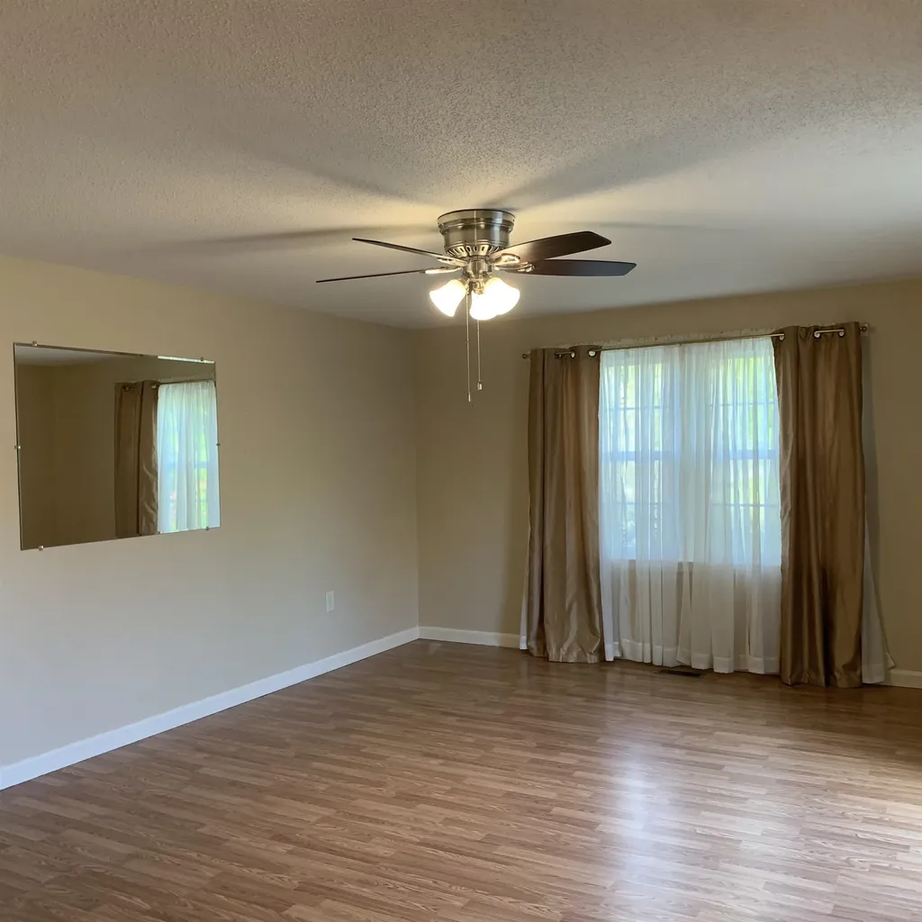 24 Springfield Estate Rochester NH 03867-1441