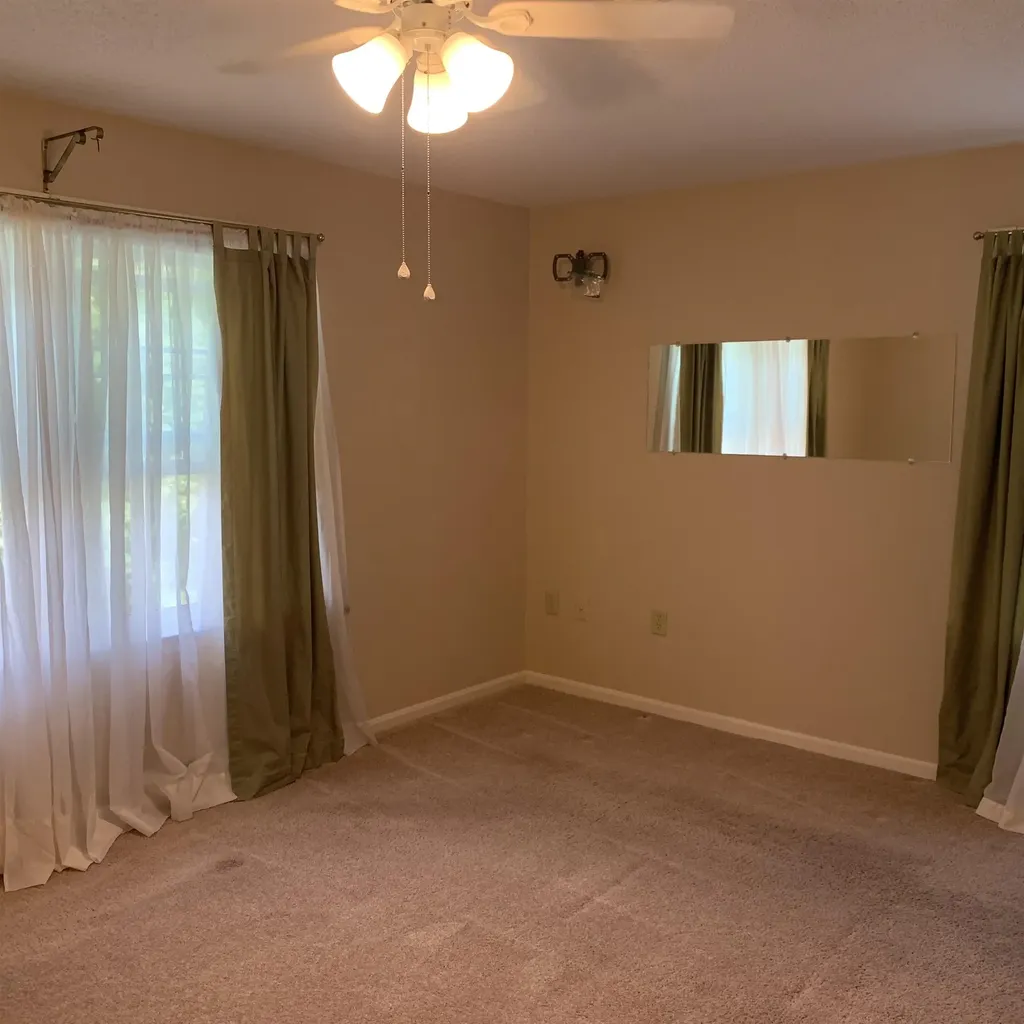 24 Springfield Estate Rochester NH 03867-1441