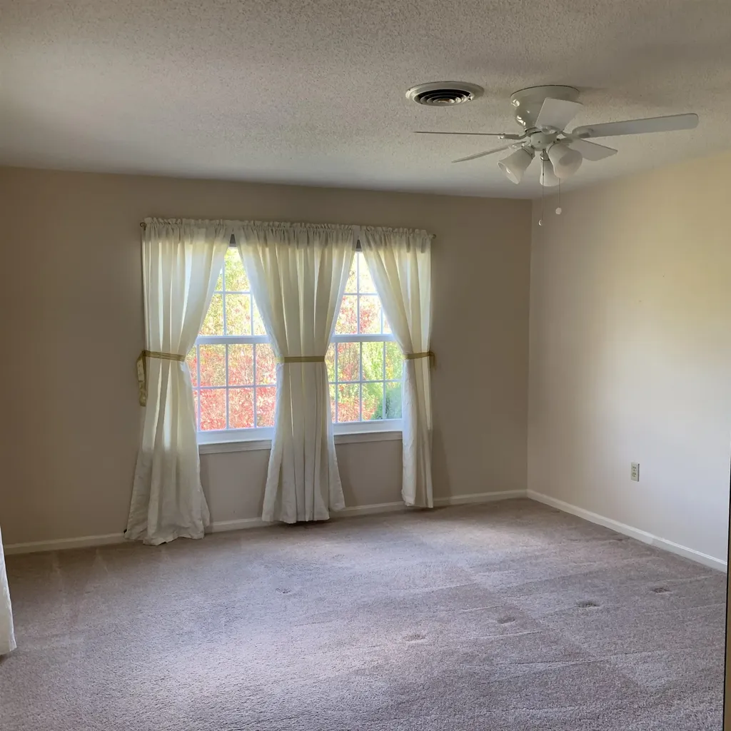 24 Springfield Estate Rochester NH 03867-1441