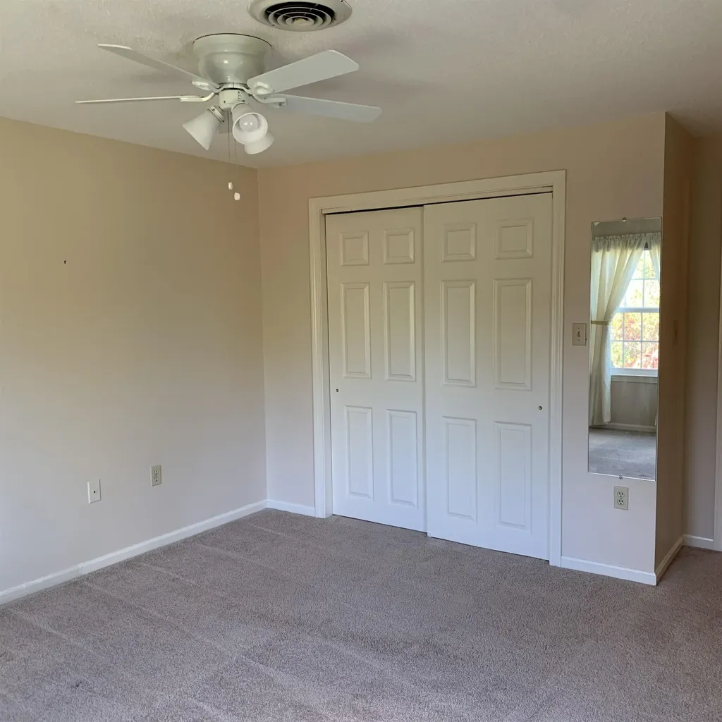 24 Springfield Estate Rochester NH 03867-1441