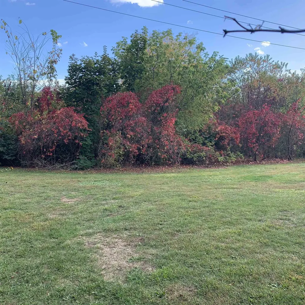 24 Springfield Estate Rochester NH 03867-1441