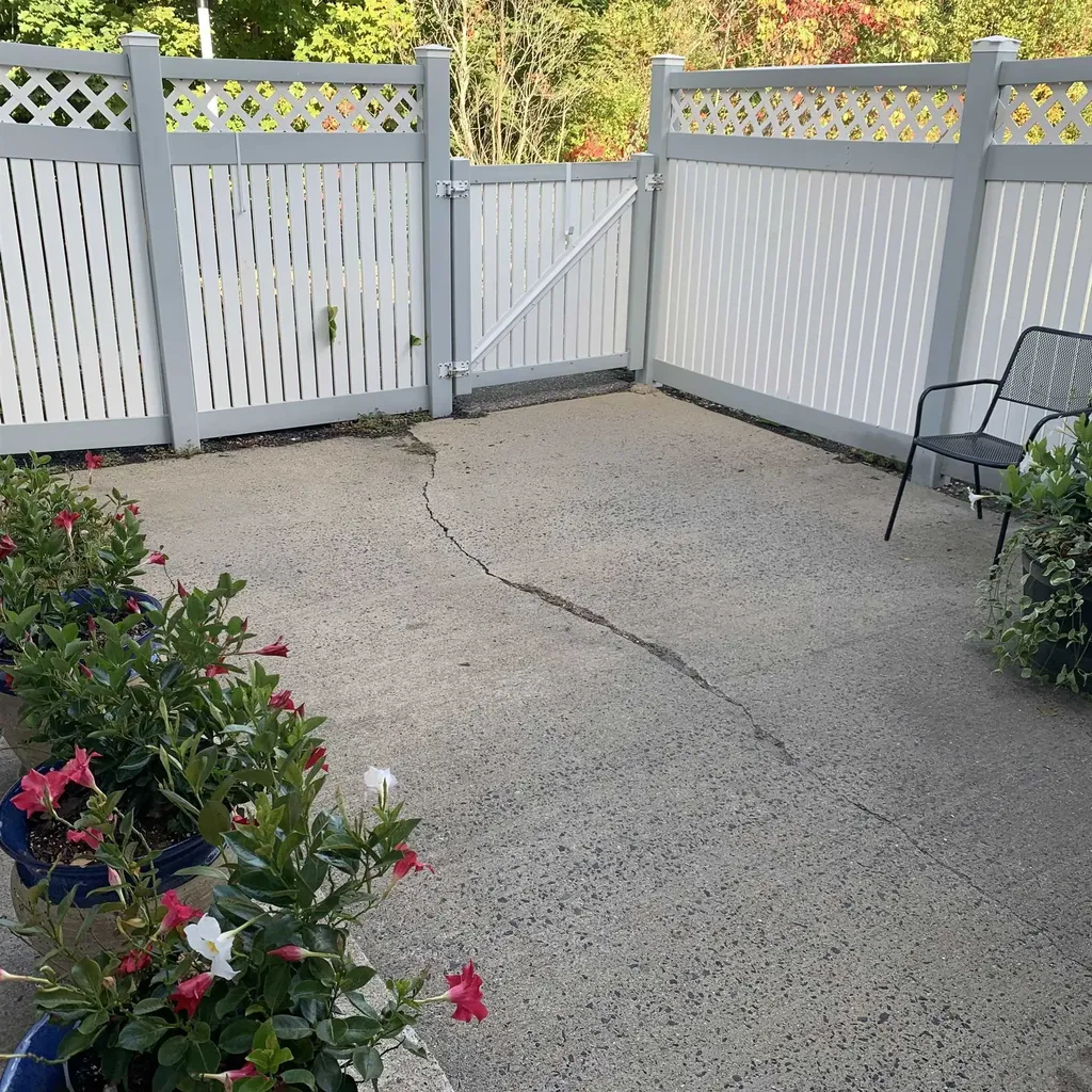 24 Springfield Estate Rochester NH 03867-1441