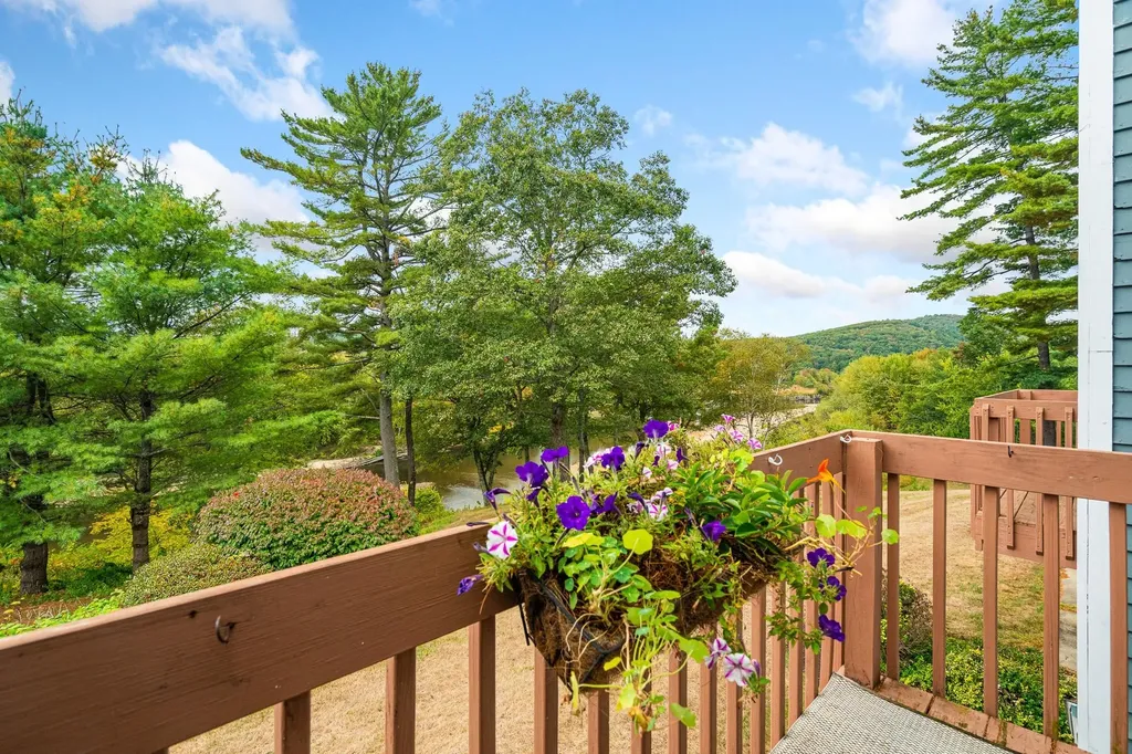 20 Circle Drive Ashland NH 03217