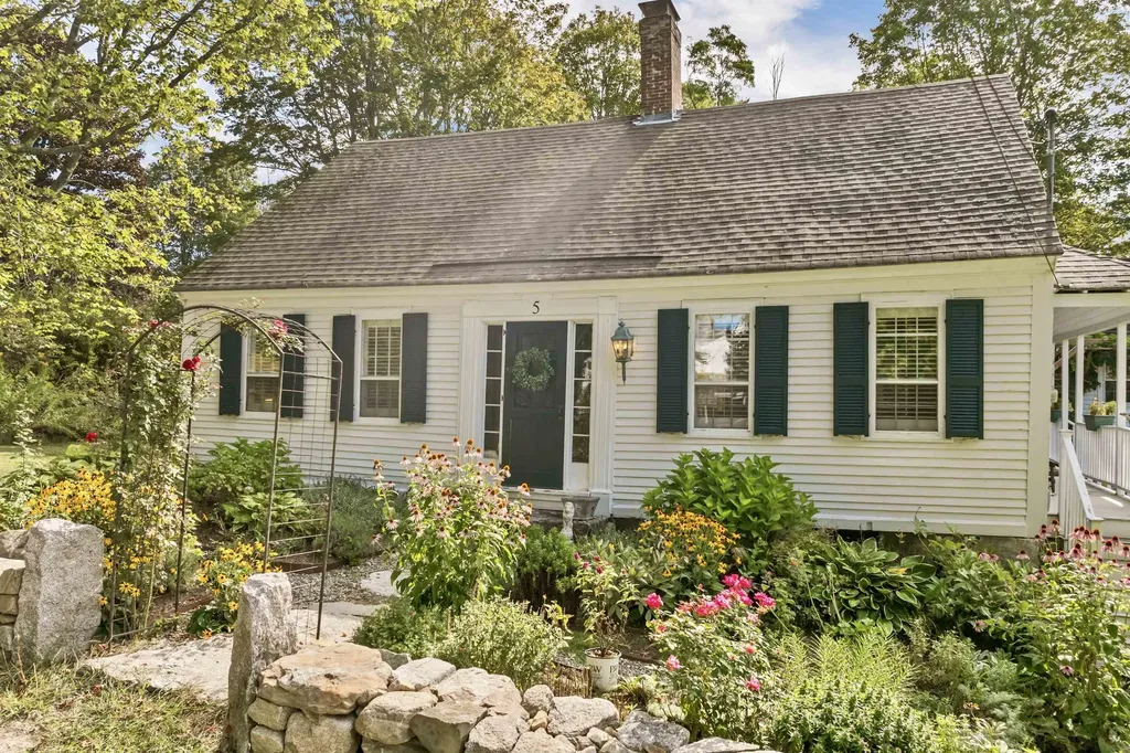 5 Trask Mountain Road Wolfeboro NH 03894