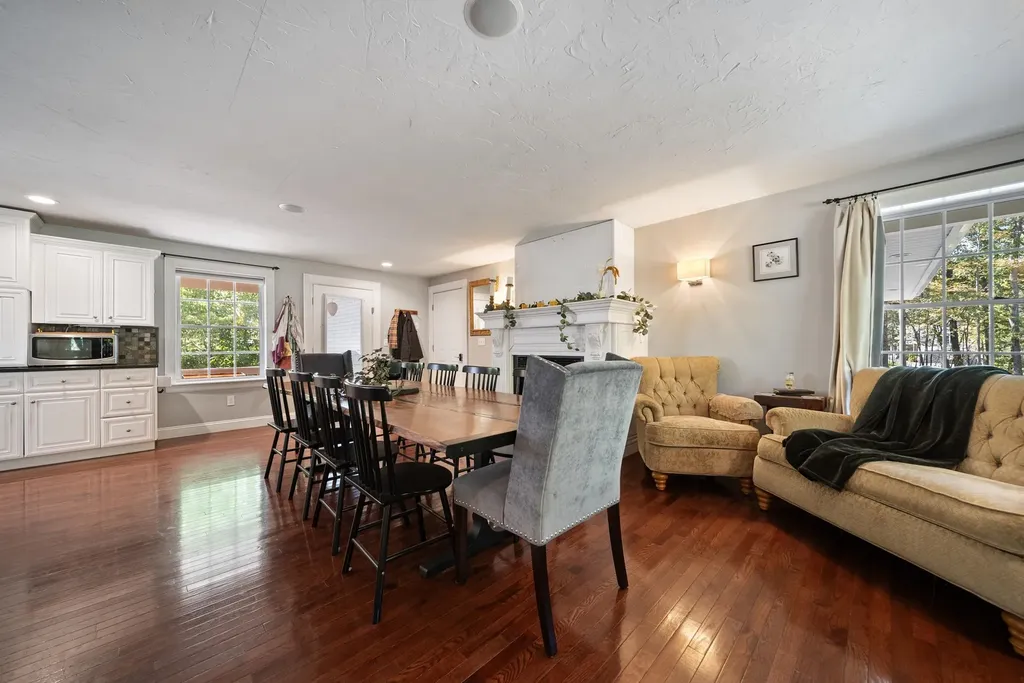 69 Heather Circle Auburn NH 03032