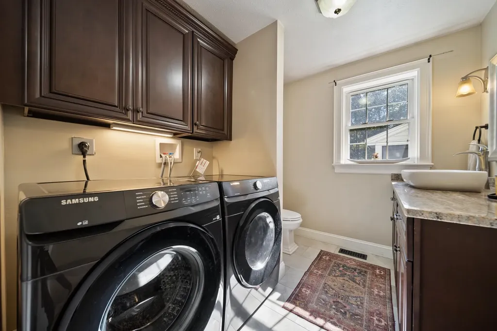 69 Heather Circle Auburn NH 03032