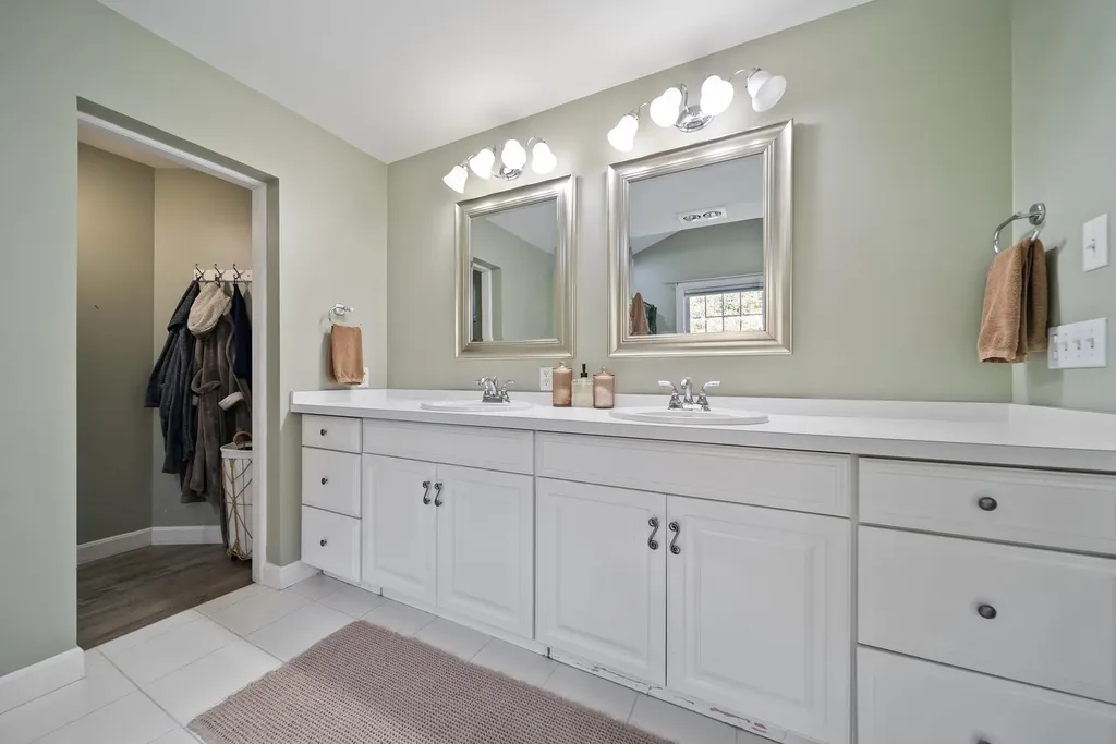 69 Heather Circle Auburn NH 03032