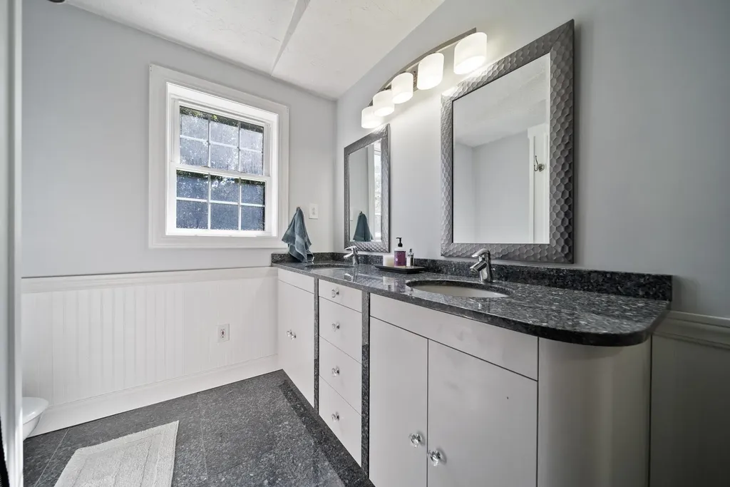 69 Heather Circle Auburn NH 03032