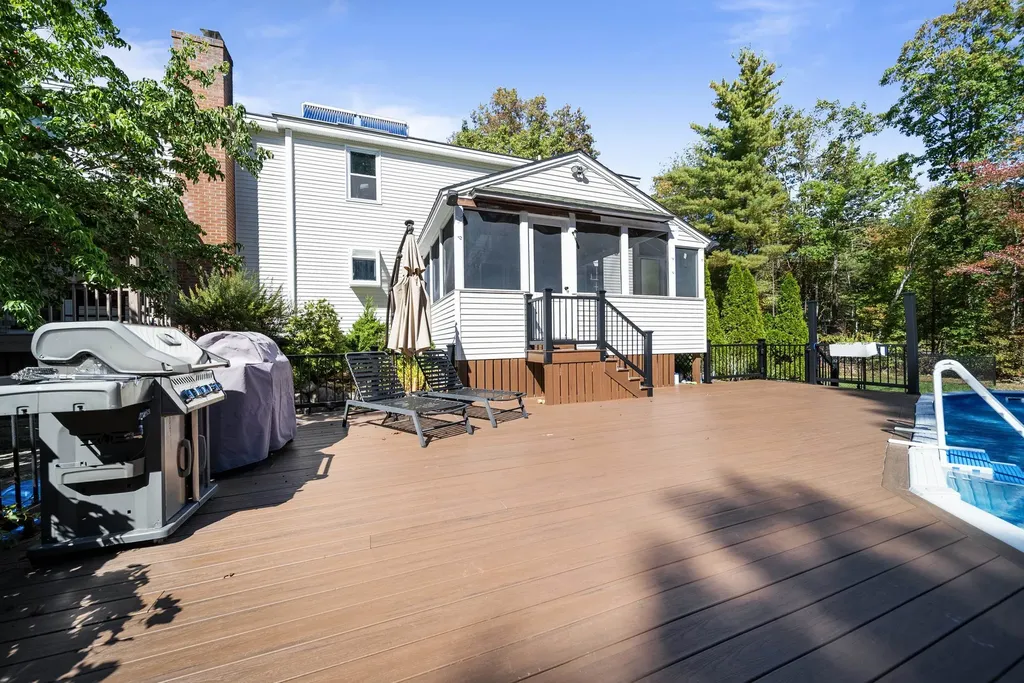 69 Heather Circle Auburn NH 03032