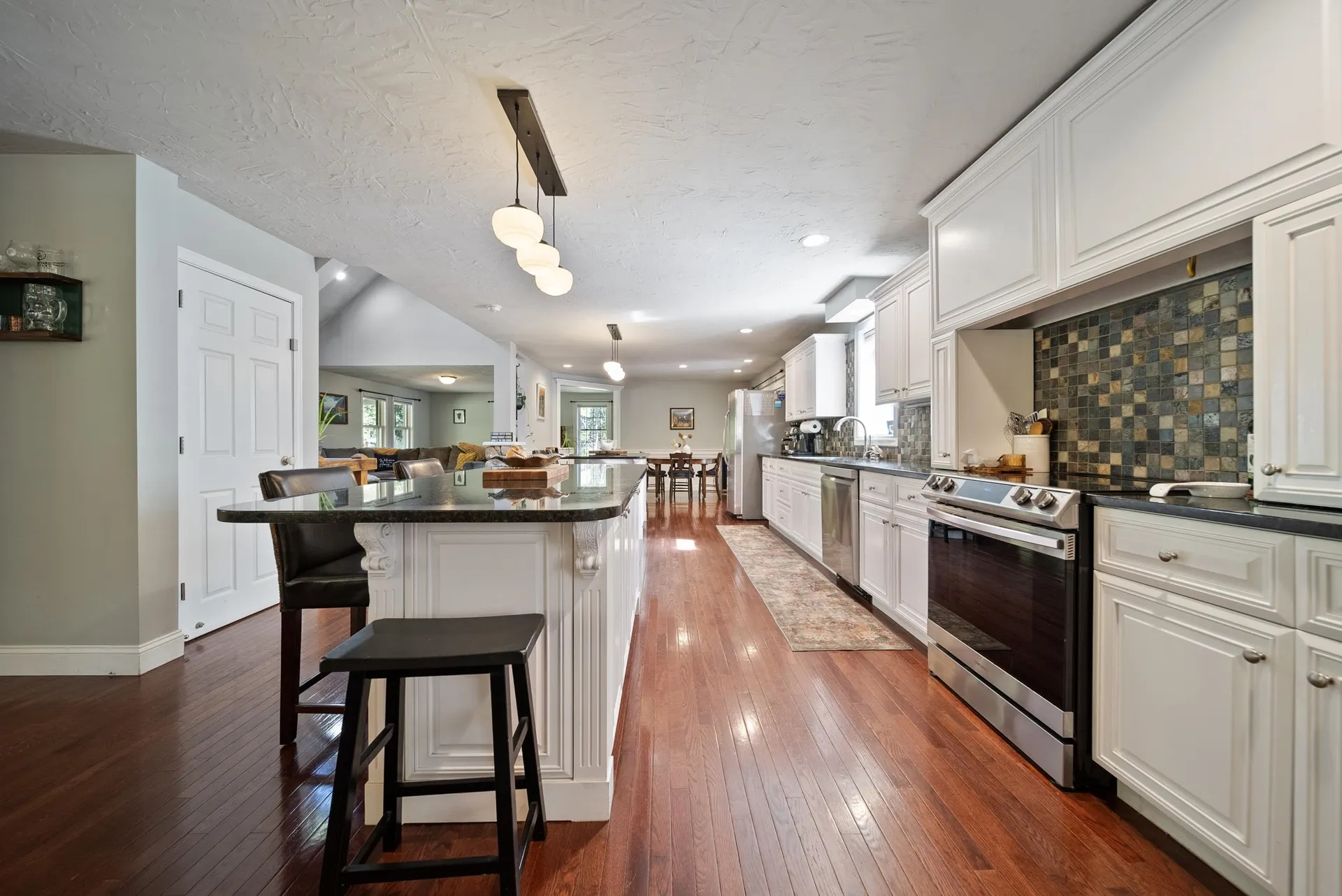 69 Heather Circle Auburn NH 03032