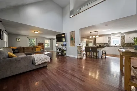 69 Heather Circle Auburn NH 03032