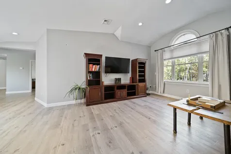 69 Heather Circle Auburn NH 03032