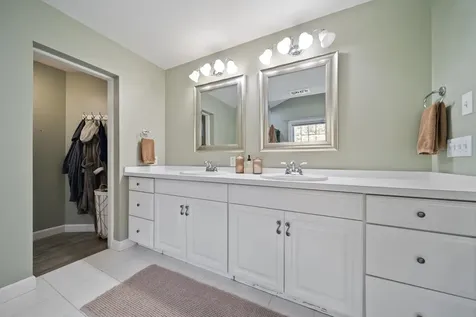 69 Heather Circle Auburn NH 03032