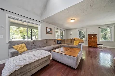 69 Heather Circle Auburn NH 03032