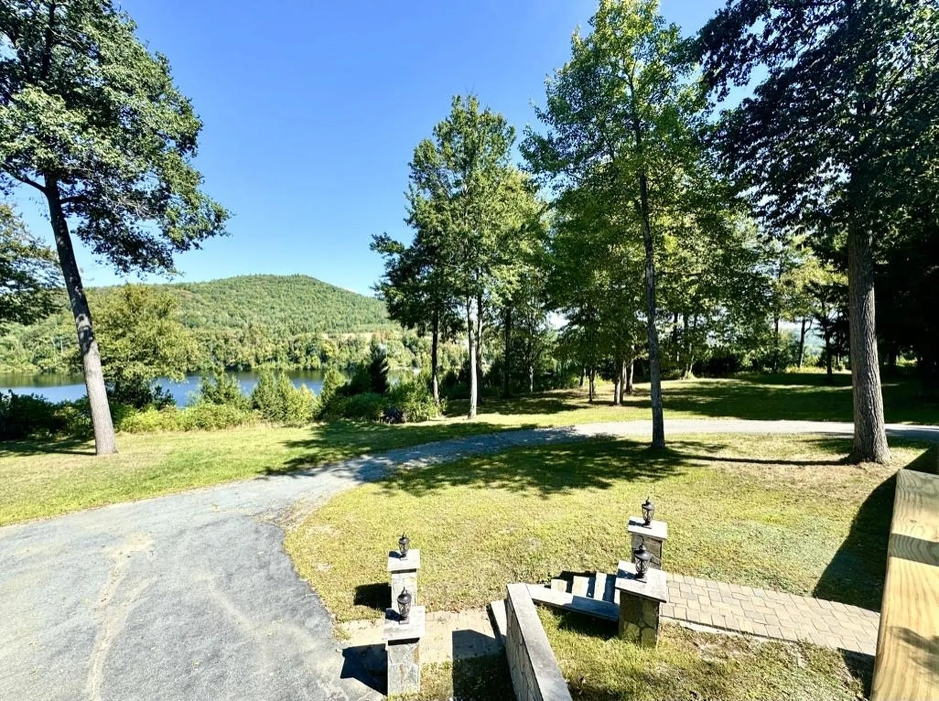 1952 Monroe Road Littleton NH 03561