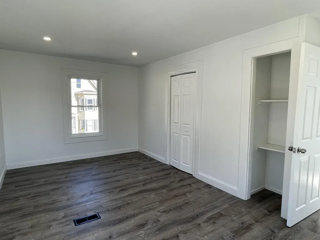 52 Erie Street Manchester NH 03102