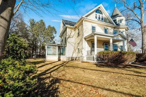 61 Manchester Street Nashua NH 03064