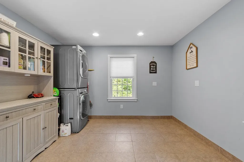 98 Copp Drive Fremont NH 03044