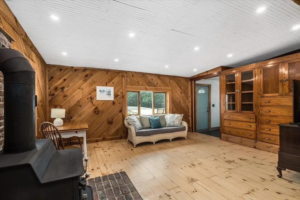 58 Violet Street Manchester NH 03102