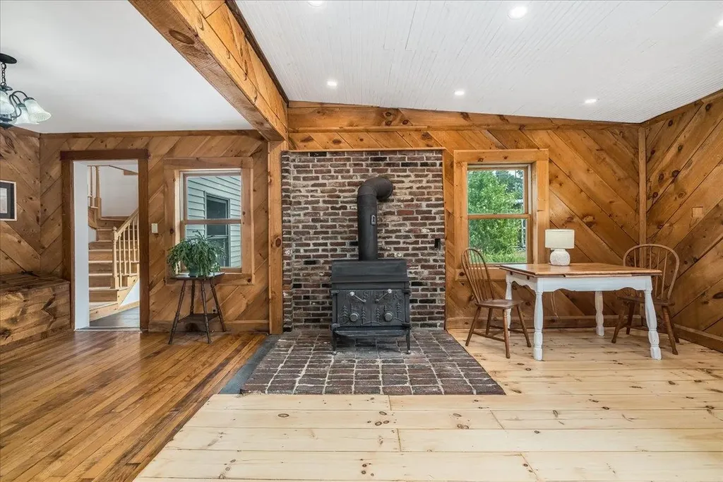 58 Violet Street Manchester NH 03102