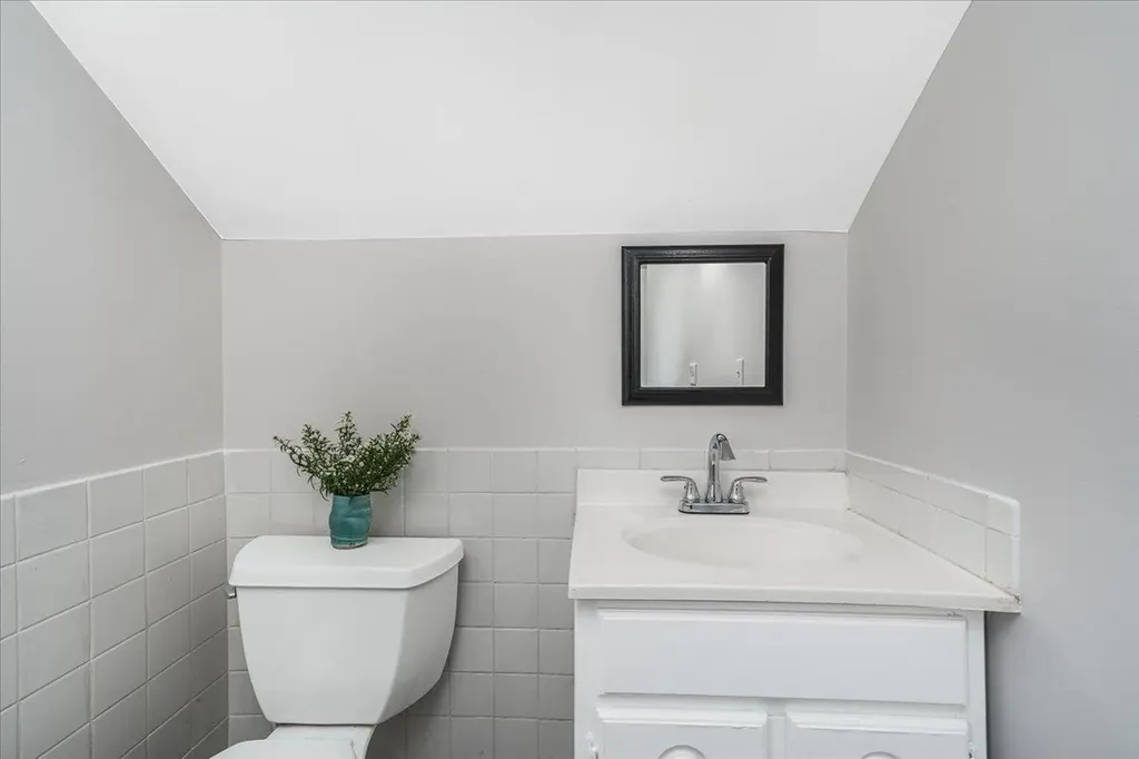 58 Violet Street Manchester NH 03102