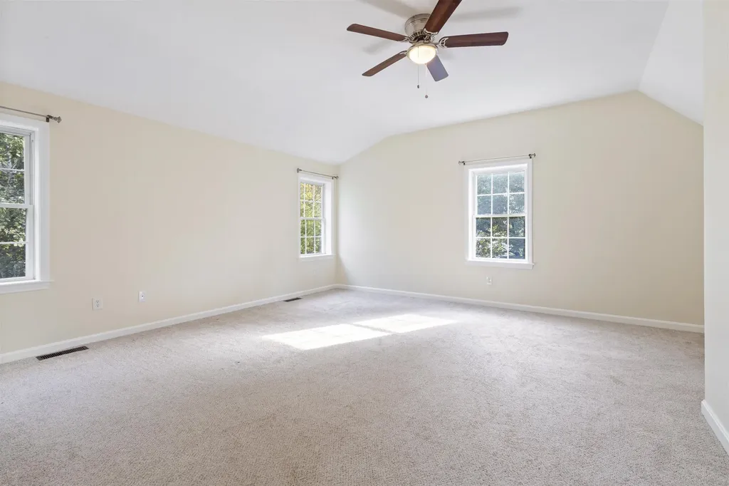 5 Springfield Circle Merrimack NH 03054