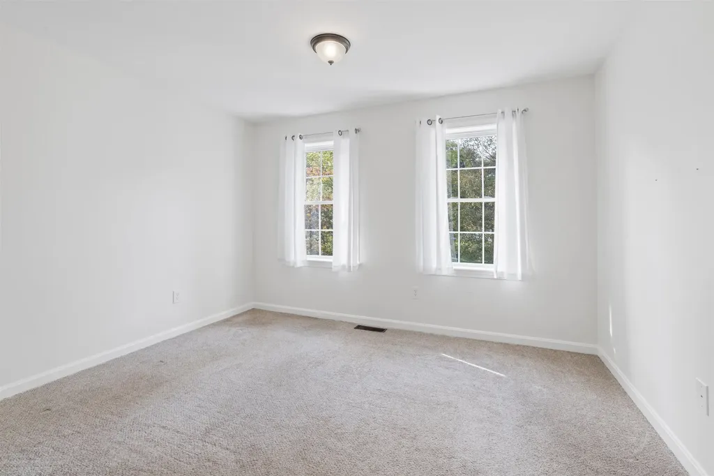 5 Springfield Circle Merrimack NH 03054