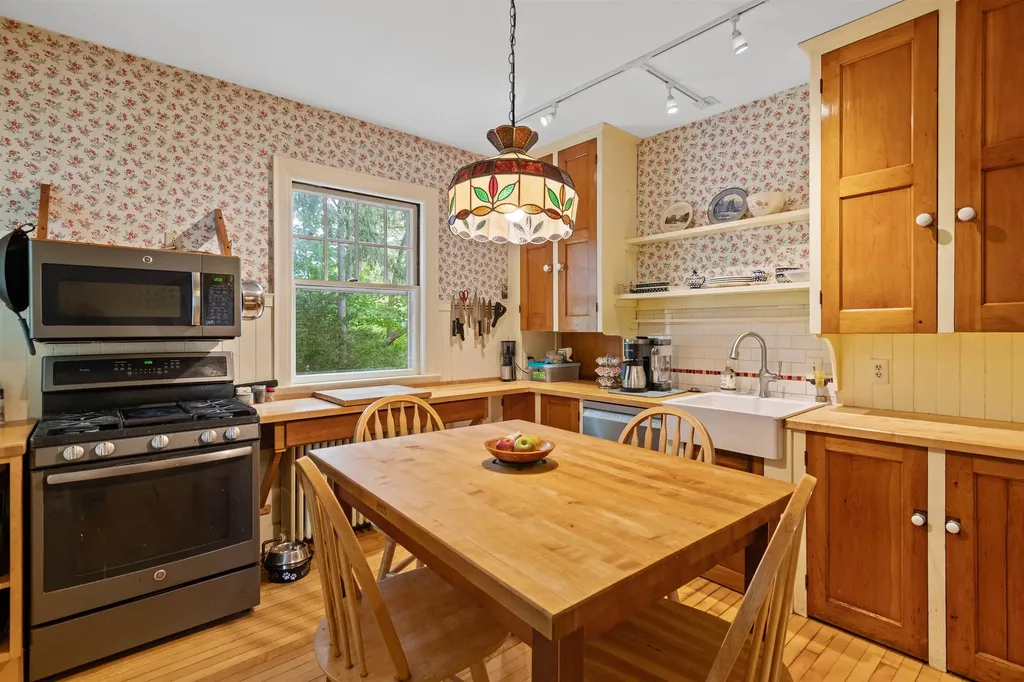 26 Lincoln Street Essex Junction VT 05452