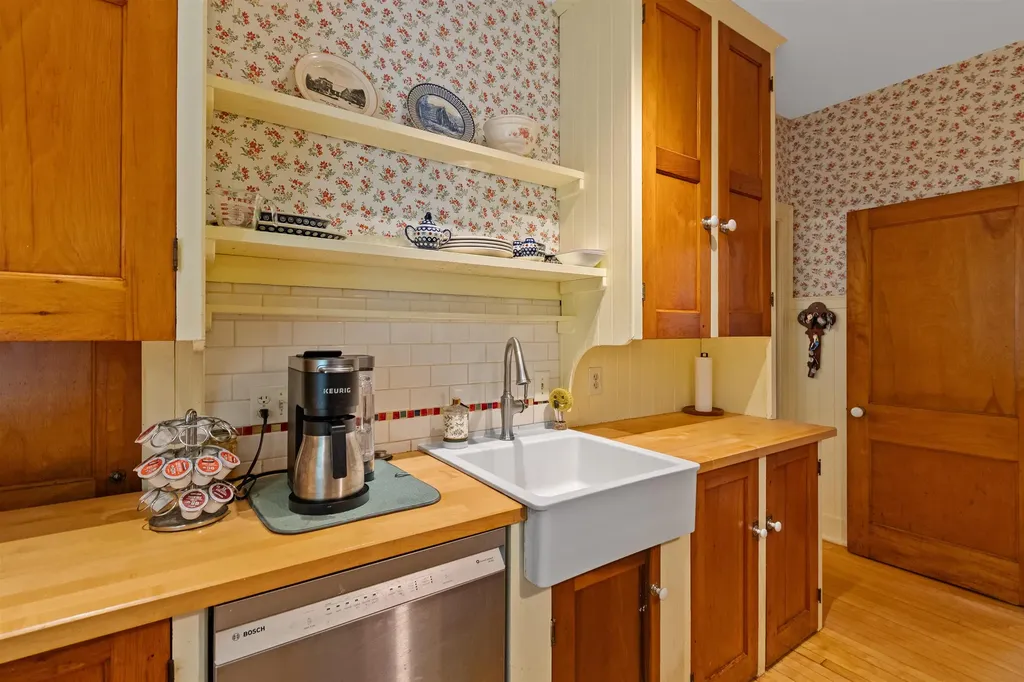 26 Lincoln Street Essex Junction VT 05452