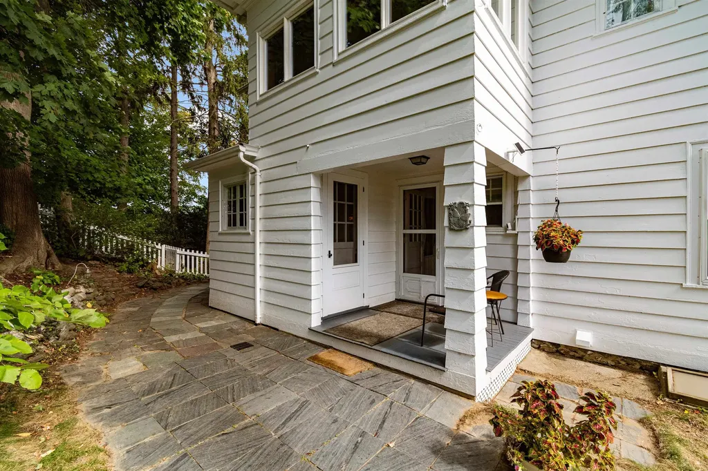 26 Lincoln Street Essex Junction VT 05452