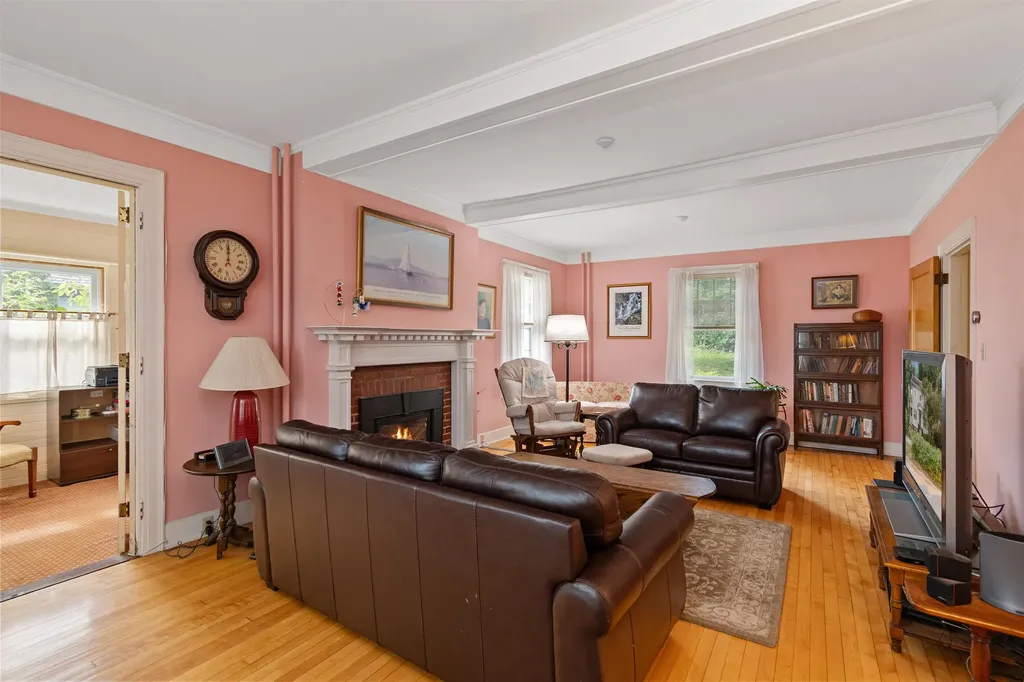 26 Lincoln Street Essex Junction VT 05452