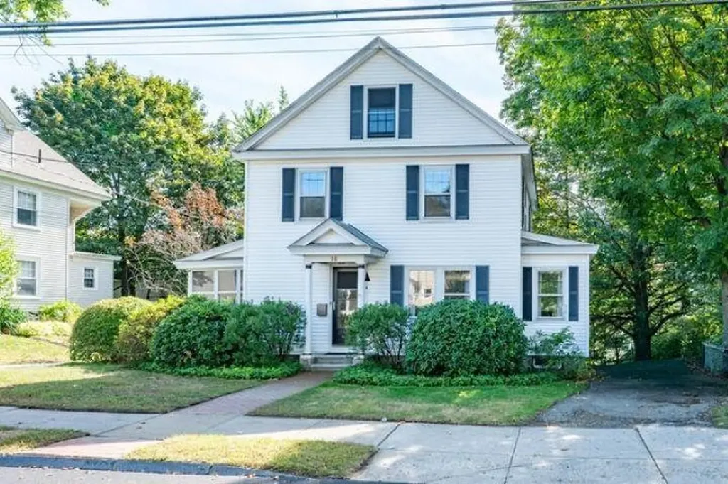 16 Cushing Avenue Nashua NH 03064