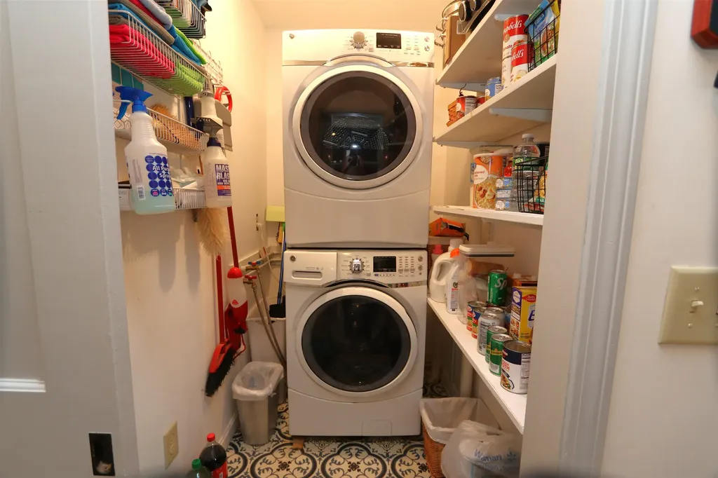 43 Main Avenue South Hampton NH 03827