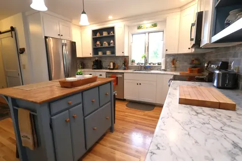 43 Main Avenue South Hampton NH 03827