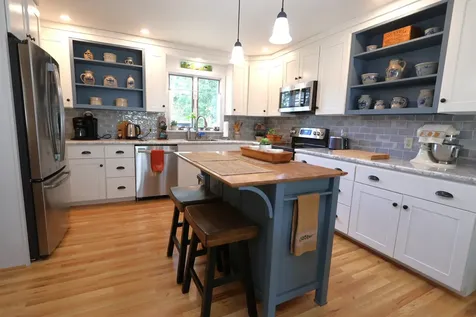 43 Main Avenue South Hampton NH 03827