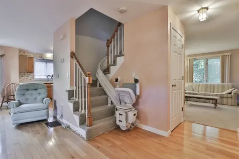 4 Jared Circle Nashua NH 03063