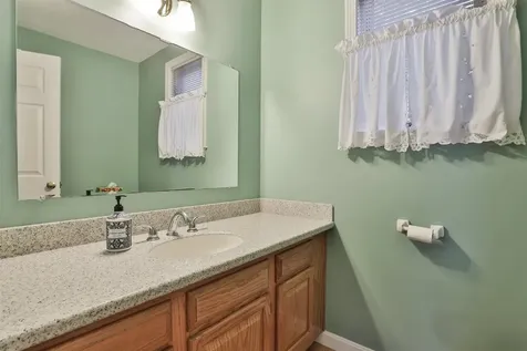 4 Jared Circle Nashua NH 03063